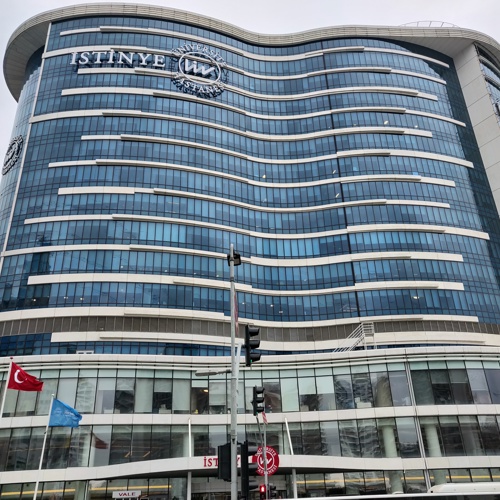 Главный-вход-в-клинику-Лив-Истиния,-Турция