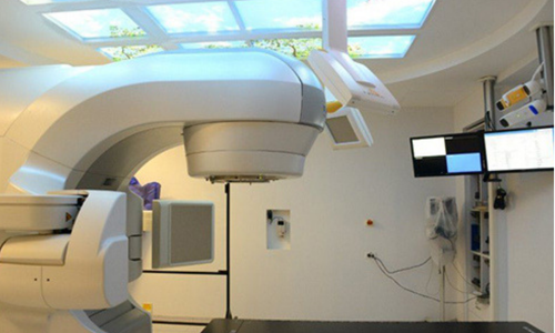 Аппарат для лучевой терапии в Медицинском центре им. Сураски, Израиль