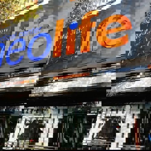 Главный-вход-в-клинику-Neolife,-Стамбул,-Турция